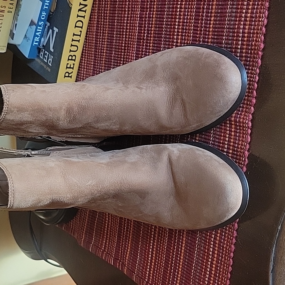 Vionic Ankle Boots - Picture 3 of 6